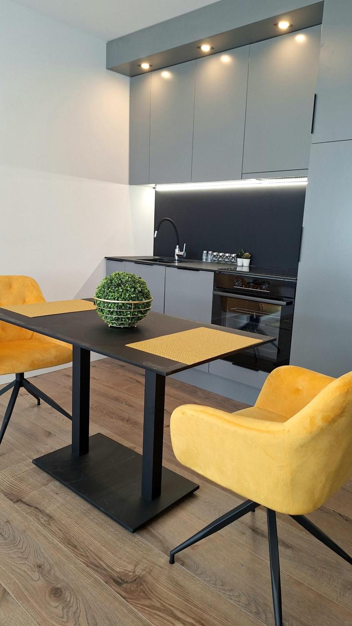 Szeged Starlight Yellow Apartment Екстериор снимка