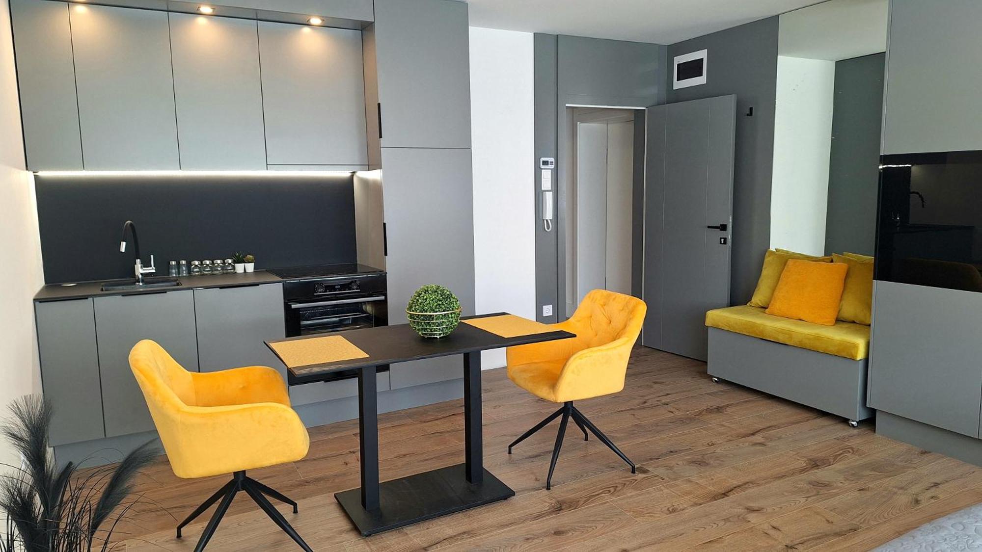 Szeged Starlight Yellow Apartment Екстериор снимка