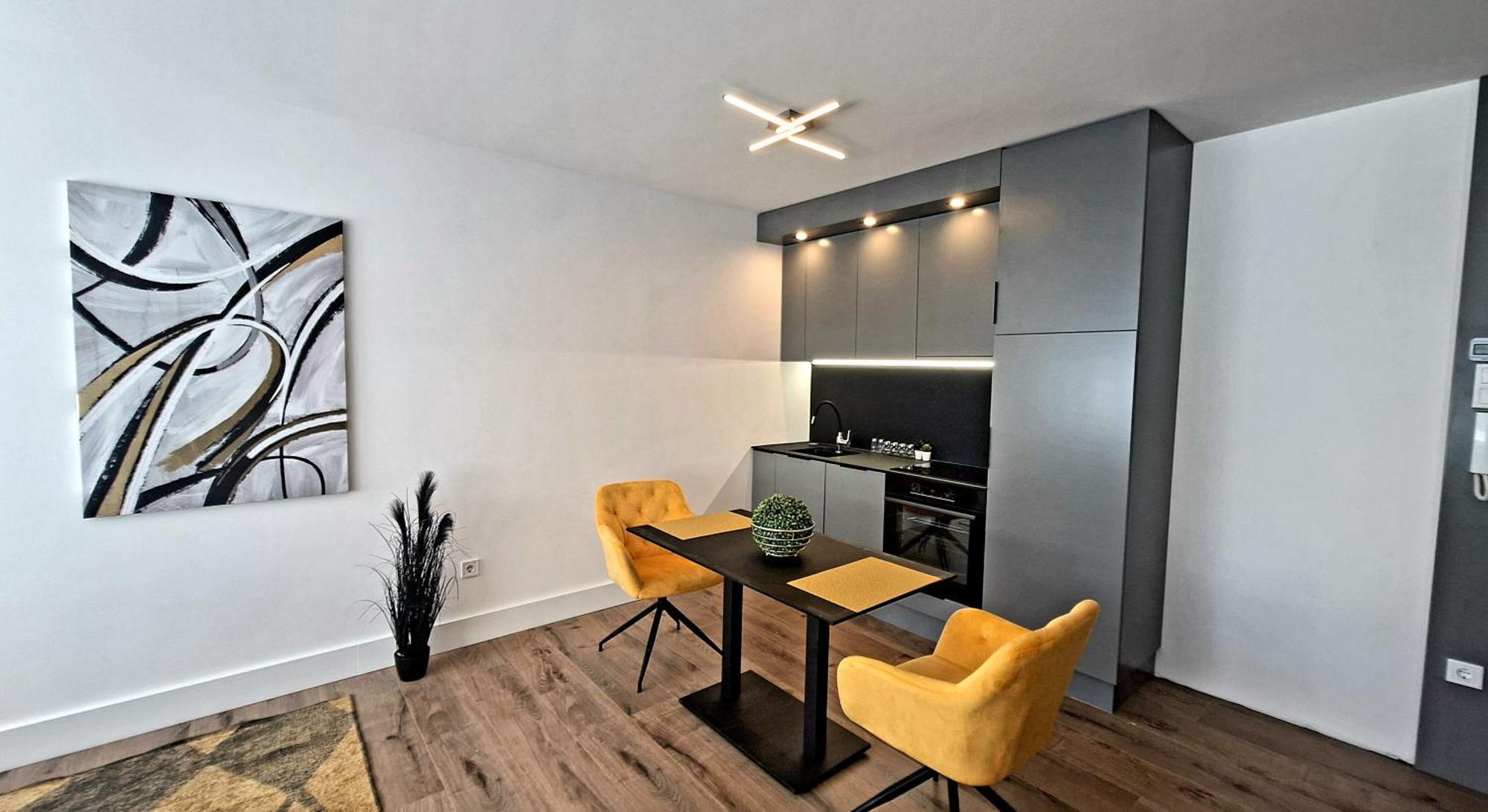 Szeged Starlight Yellow Apartment Екстериор снимка